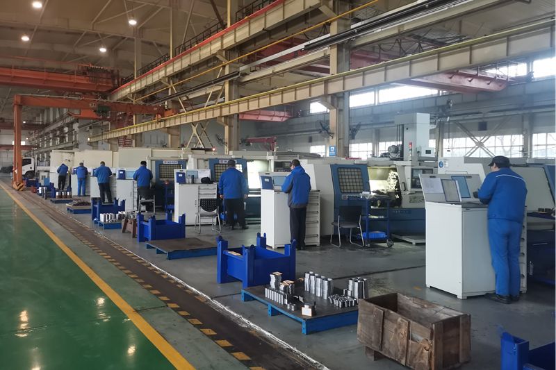 3、機(jī)加工車間數(shù)控車床班組全體員工早早進(jìn)入工作狀態(tài).jpg